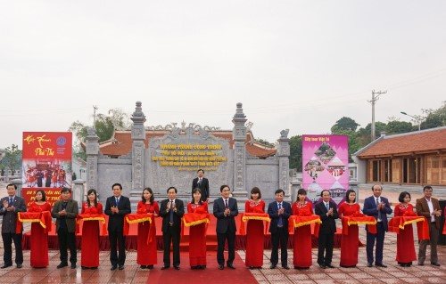 ​  Lễ cắt băng khánh thành công trình phục hối miếu Lãi Lèn giai đoạn II, khai mạc trưng bày về Di sản văn hóa hát Xoan Phú Thọ và công bố sản phẩm du lịch City tour Việt Trì